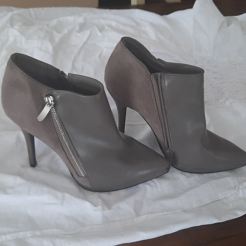 Lime Light bootie heels. Size 8.